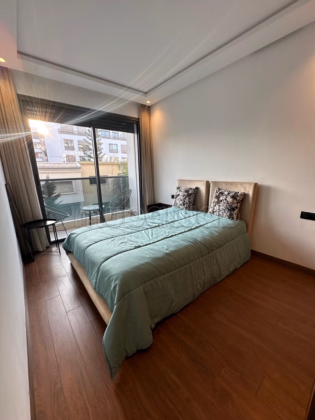 Superbe studio moderne avec balcon