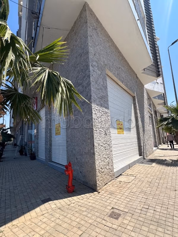 Commercieel vastgoed om te kopen in Tabriquet. Totale oppervlakte 45 m². Conciërge