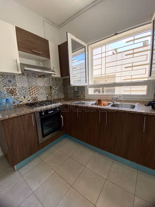 Affitta il tuo appartamento a Ain Zaghouan Nord. Superficie 120 m². Dotato di ascensore