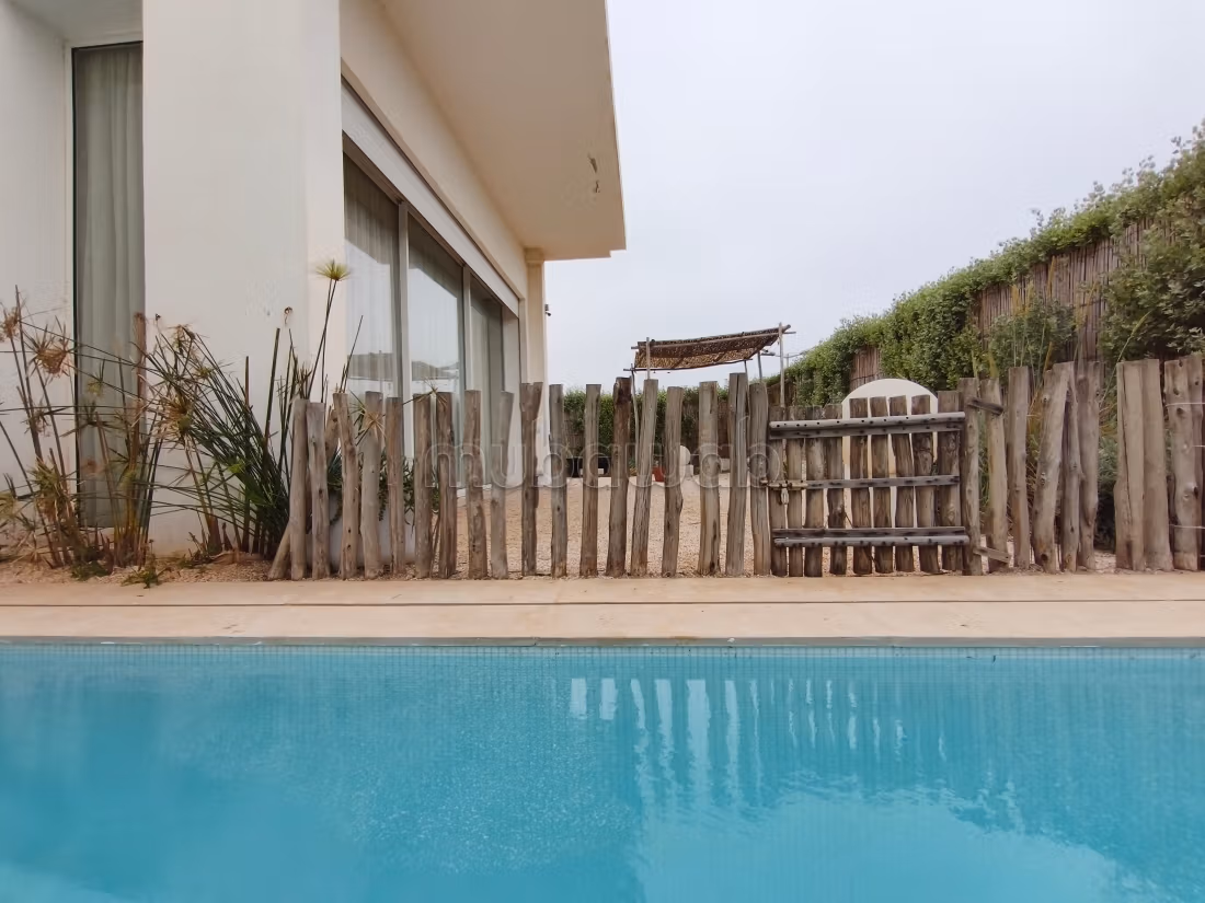 A louer villa vide moderne face à la mer