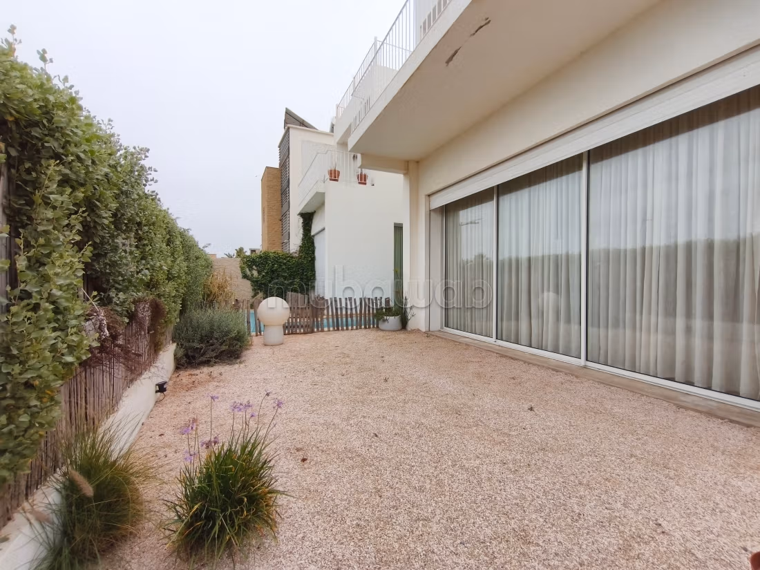 A louer villa vide moderne face à la mer