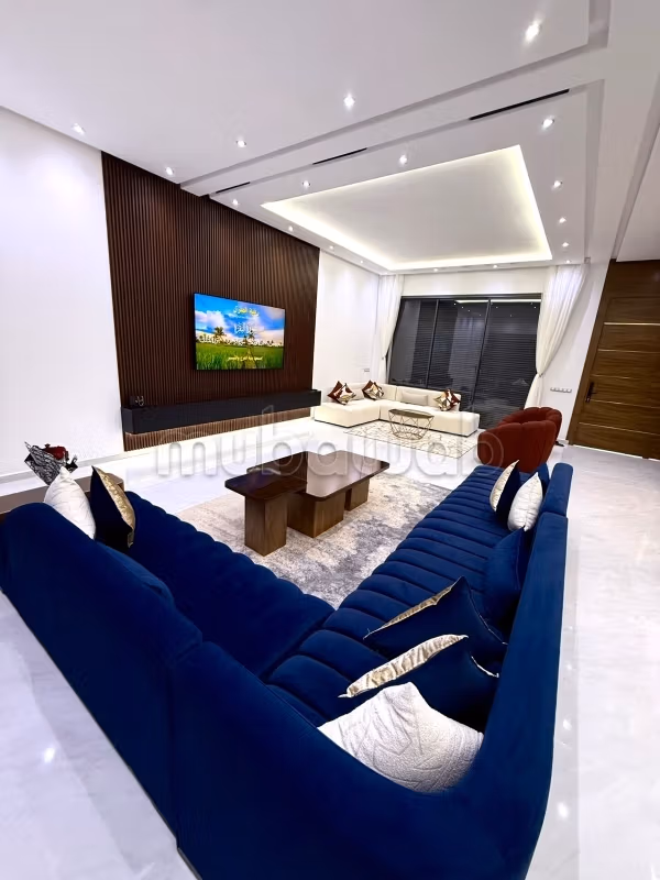 Esplendida villa en venta en Val d'or. Área total 200 m². Armarios