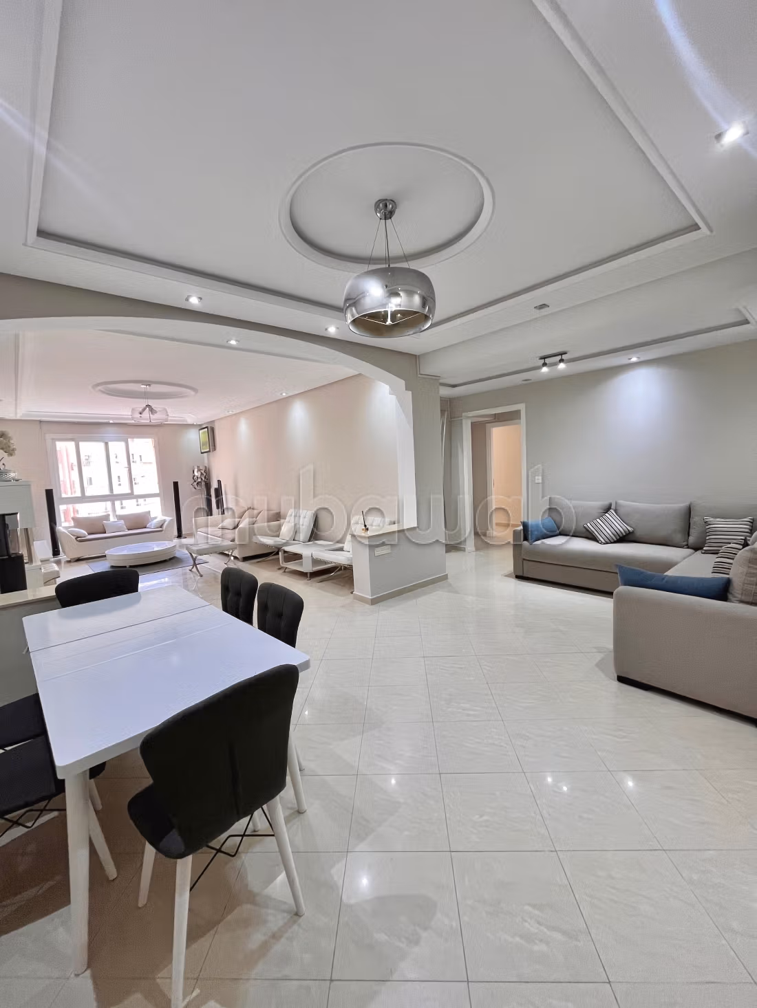 Appartement en location à De La Plage. 4 chambres. Bien meublé
