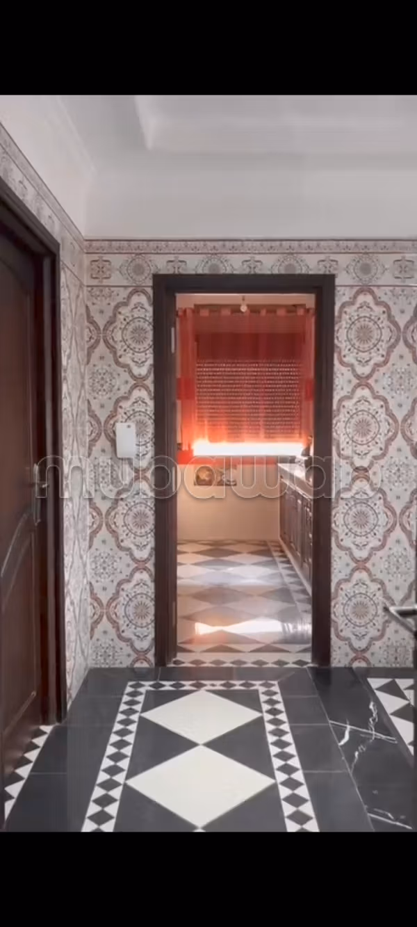 Appartement à vendre à Hay Salam. 3 grandes pièces. Bien meublé