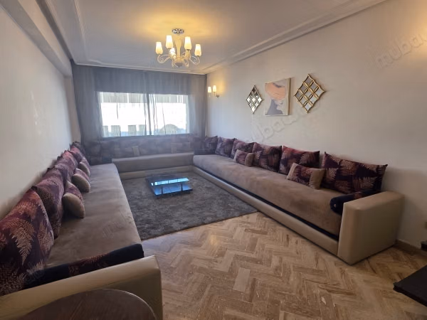 Affitto di un bellissimo appartamento a Agdal. 4 camere. Posto auto e terrazzo
