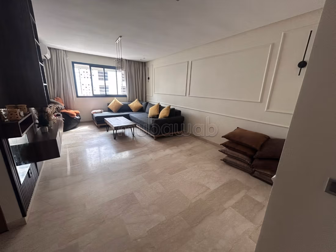 Bel appartement en location à Victoria. 2 chambres agréables. Prestation de conciergerie, air conditionné