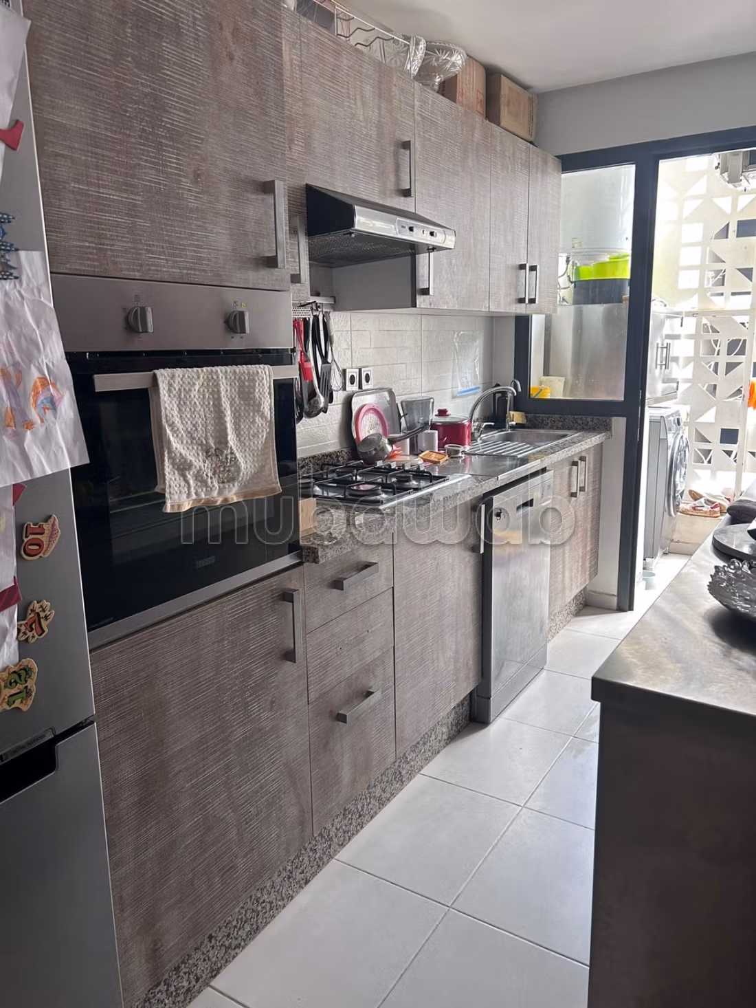 Bel appartement en location à Victoria. 2 chambres agréables. Prestation de conciergerie, air conditionné — 4