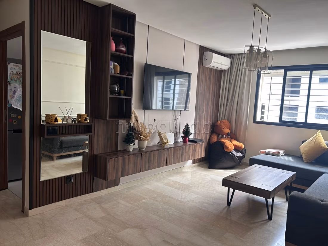 Bel appartement en location à Victoria. 2 chambres agréables. Prestation de conciergerie, air conditionné — 6