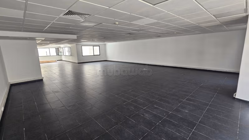 Ufficio disponibile in affitto a Moulay Youssef. Superficie totale 295 m². Ascensore e garage