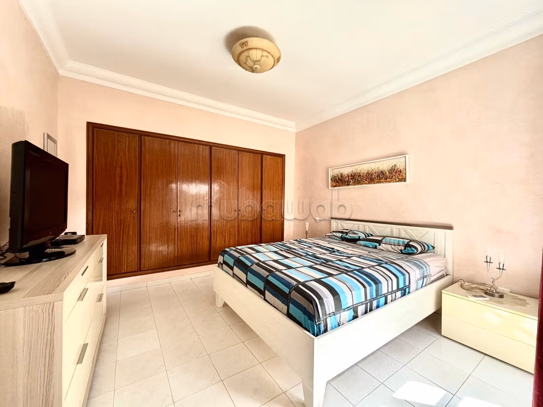 Appartement 2 chambre à louer à Bourgogne Ouest.
Superficie 65 m².
Meublé — 2