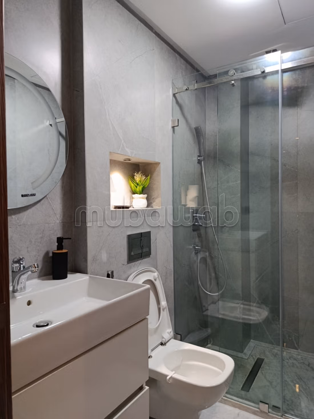 Apartment for rent in Bourgogne Est. Surface area 103 m². Cellar