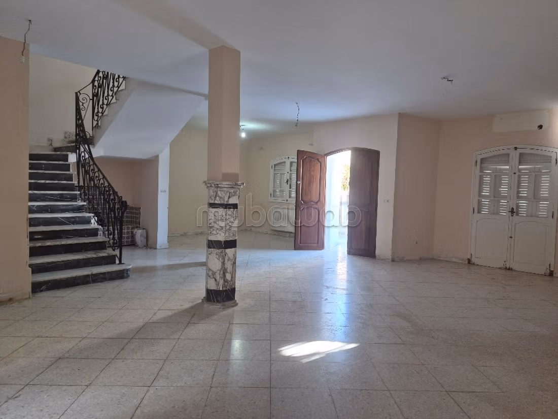À vendre: Villa spacieuse avec studio