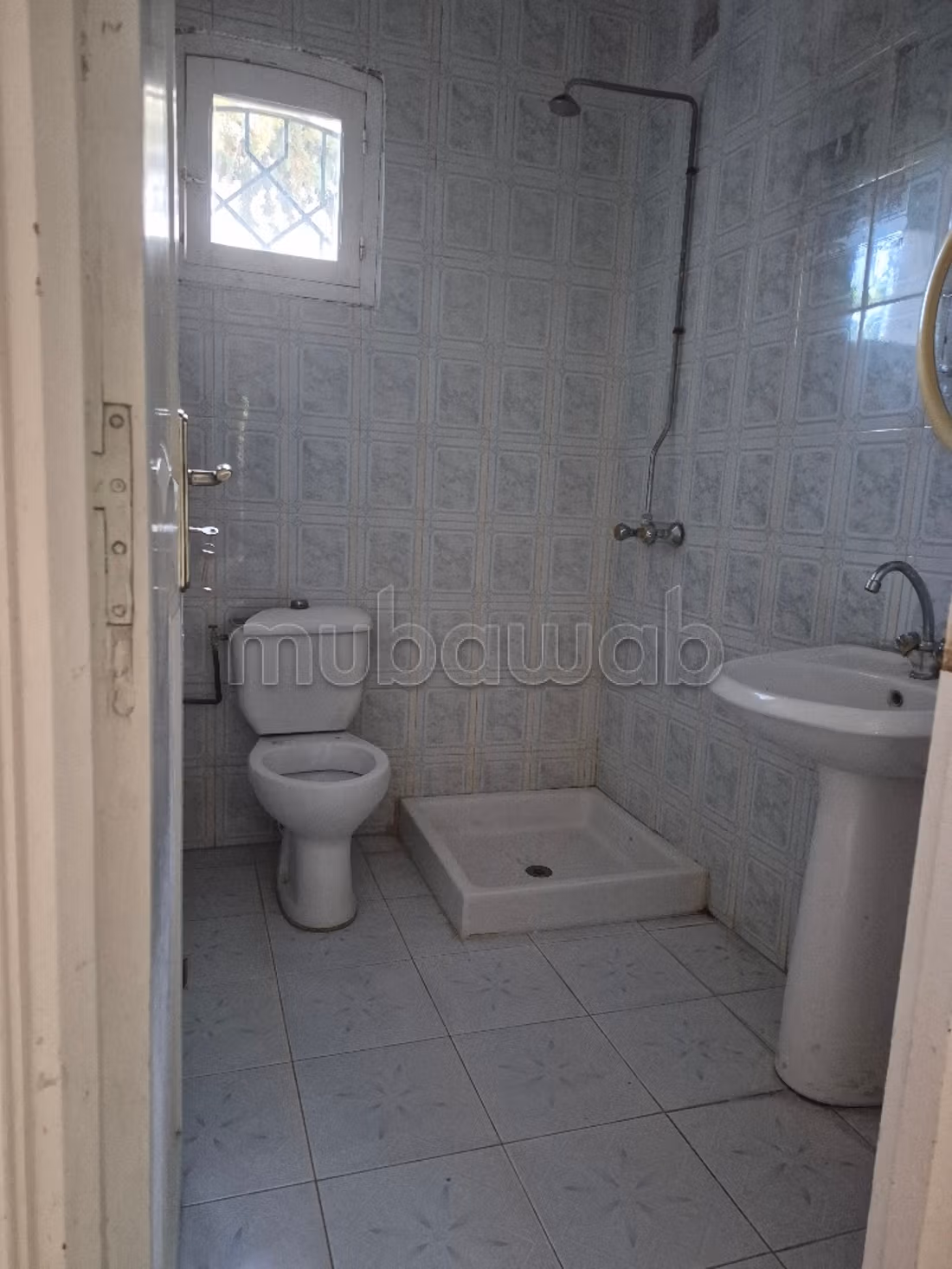À vendre: Villa spacieuse avec studio