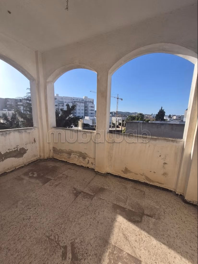À vendre: Villa spacieuse avec studio