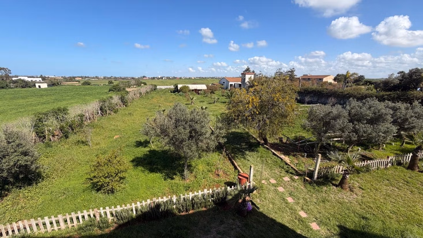Agradable granja en venta. 4 dormitorios. Sótano