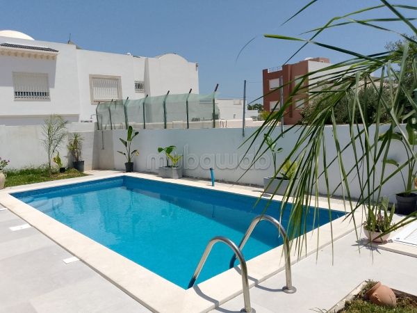 Casa di lusso in affitto a Hammamet Nord. Superficie di 200 m². Terrazzo e garage