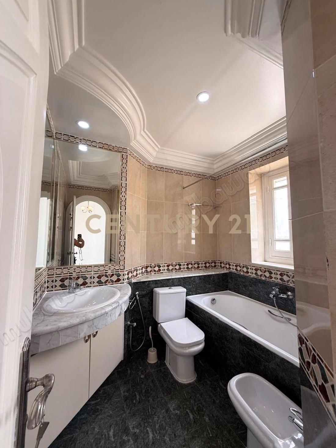 Magnifica villa in vendita a Gammarth Supérieur. Superficie 260 m². Piscina e aria condizionata