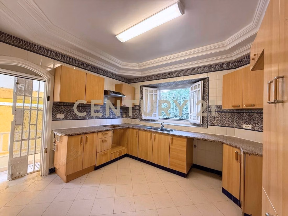 Magnifica villa in vendita a Gammarth Supérieur. Superficie 260 m². Piscina e aria condizionata
