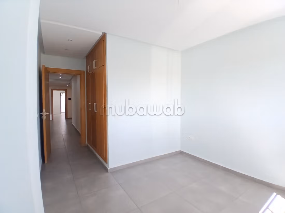 Appartement vide a louer a deux pas de la gare