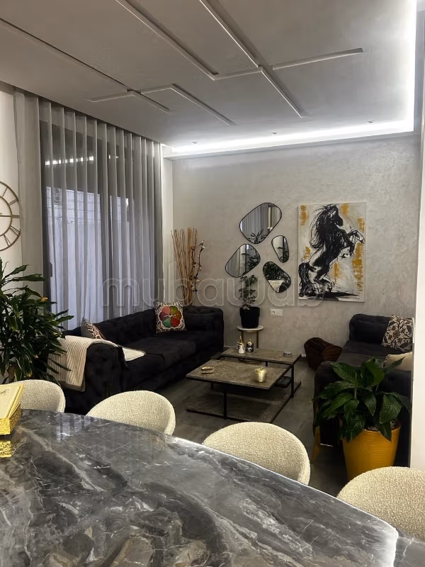 Lujosa villa en alquiler en Souissi. 7 habitaciones confortables. Mobiliario nuevo