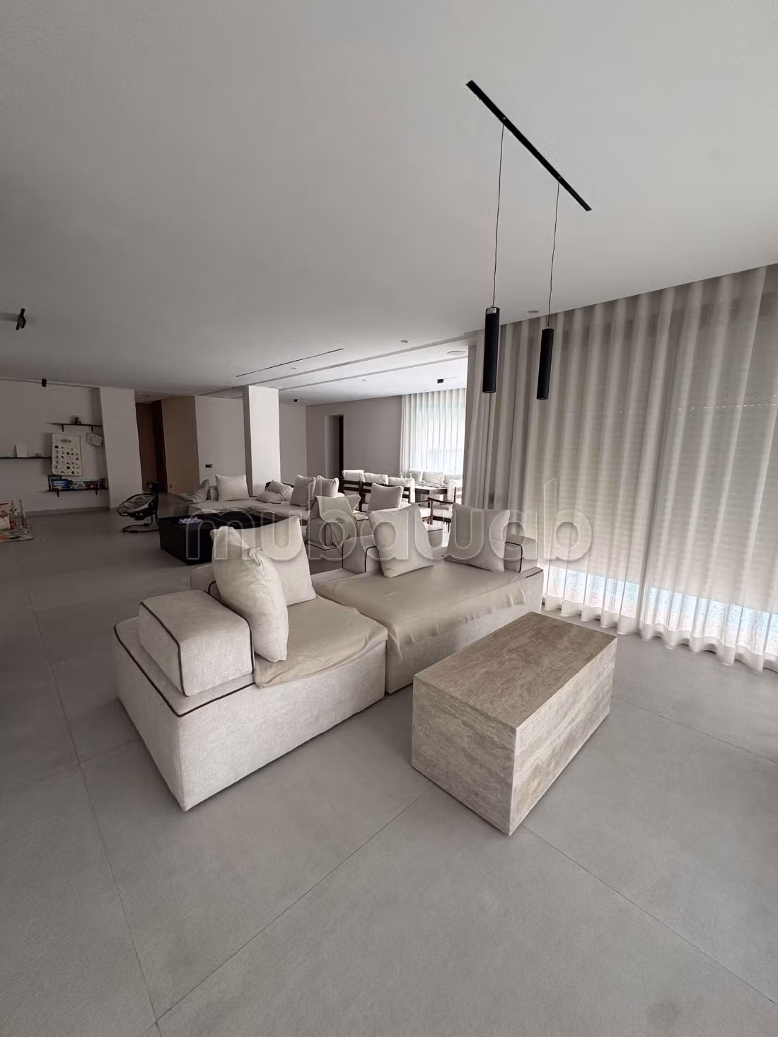 Somptueuse villa à vendre à Agdal. 5 chambres. Meublé