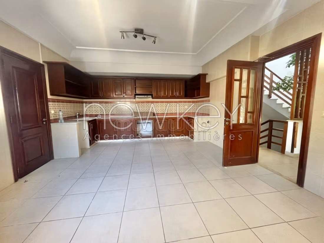Magnifica casa di lusso in affitto a La Marsa. Superficie di 500 m². Posto auto