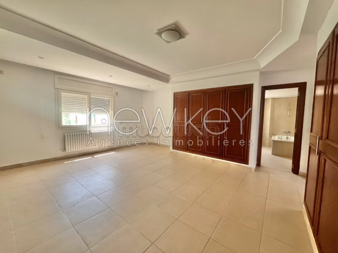 Magnifica casa di lusso in affitto a La Marsa. Superficie di 500 m². Posto auto