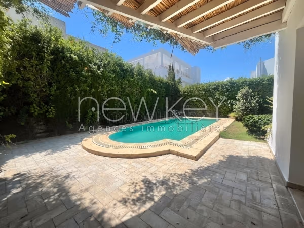Magnifica casa di lusso in affitto a La Marsa. Superficie di 500 m². Posto auto
