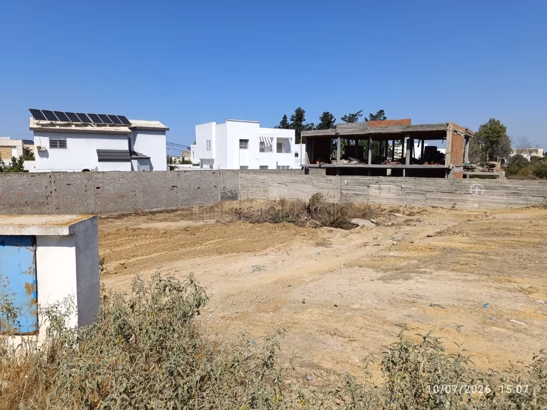 Mini domaine familial à Chotrana 3 – 1 368 m²