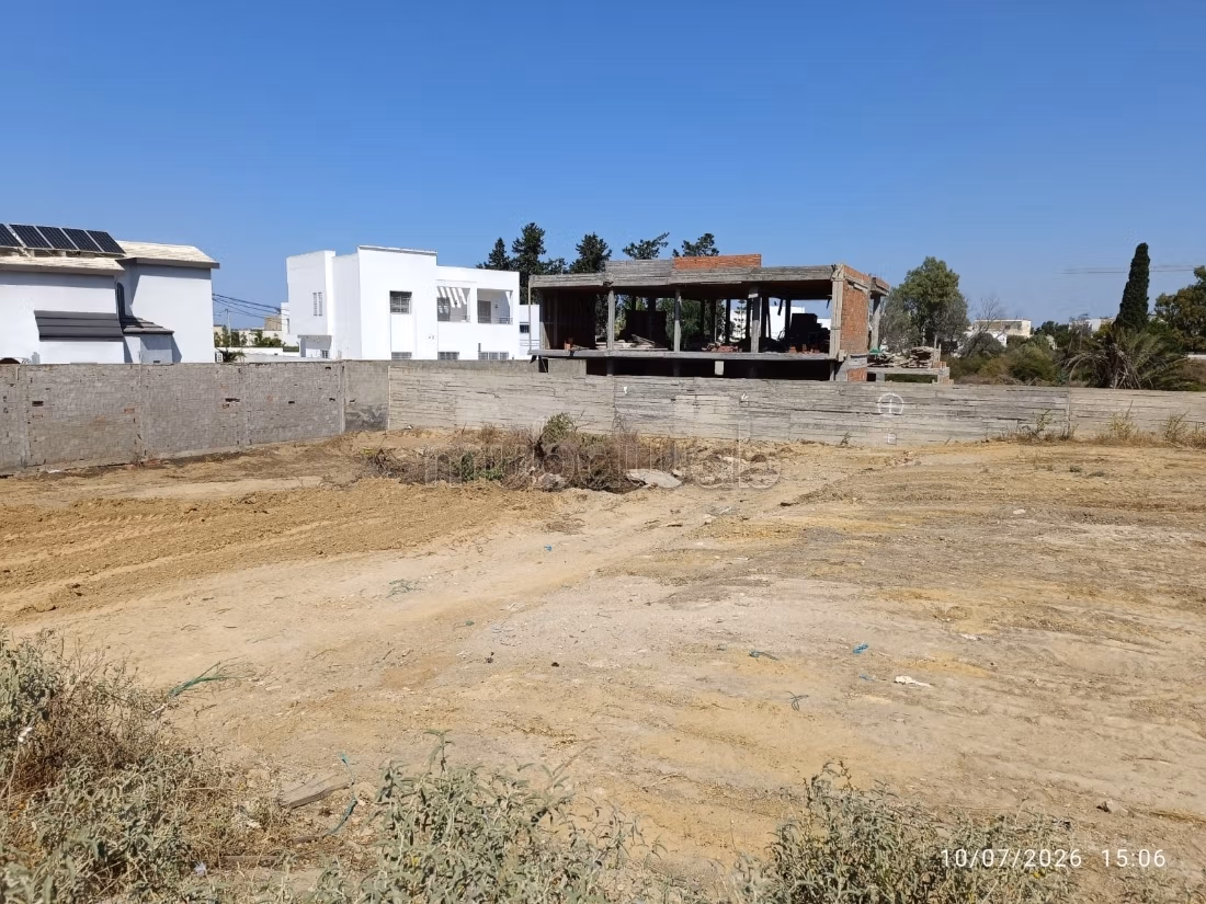 Mini domaine familial à Chotrana 3 – 1 368 m²