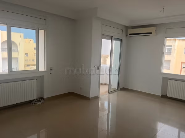 Affitta il tuo appartamento a Aouina. 4 locali. Terrazzo e ascensore