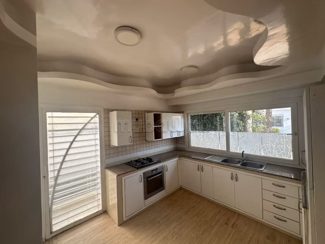 Maison de luxe à louer à Californie. 4 pièces. Belle terrasse et jardin