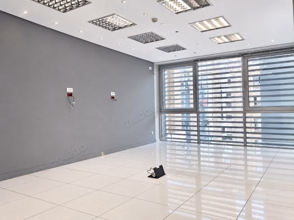 Ufficio disponibile in affitto a Maârif. Superficie di 200 m². Servizio di concierge e condizionatore