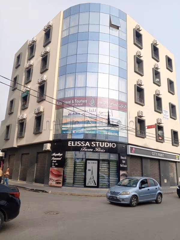 Offices for rent in Ezzahra. Area of 47 m². Reinforced door, security