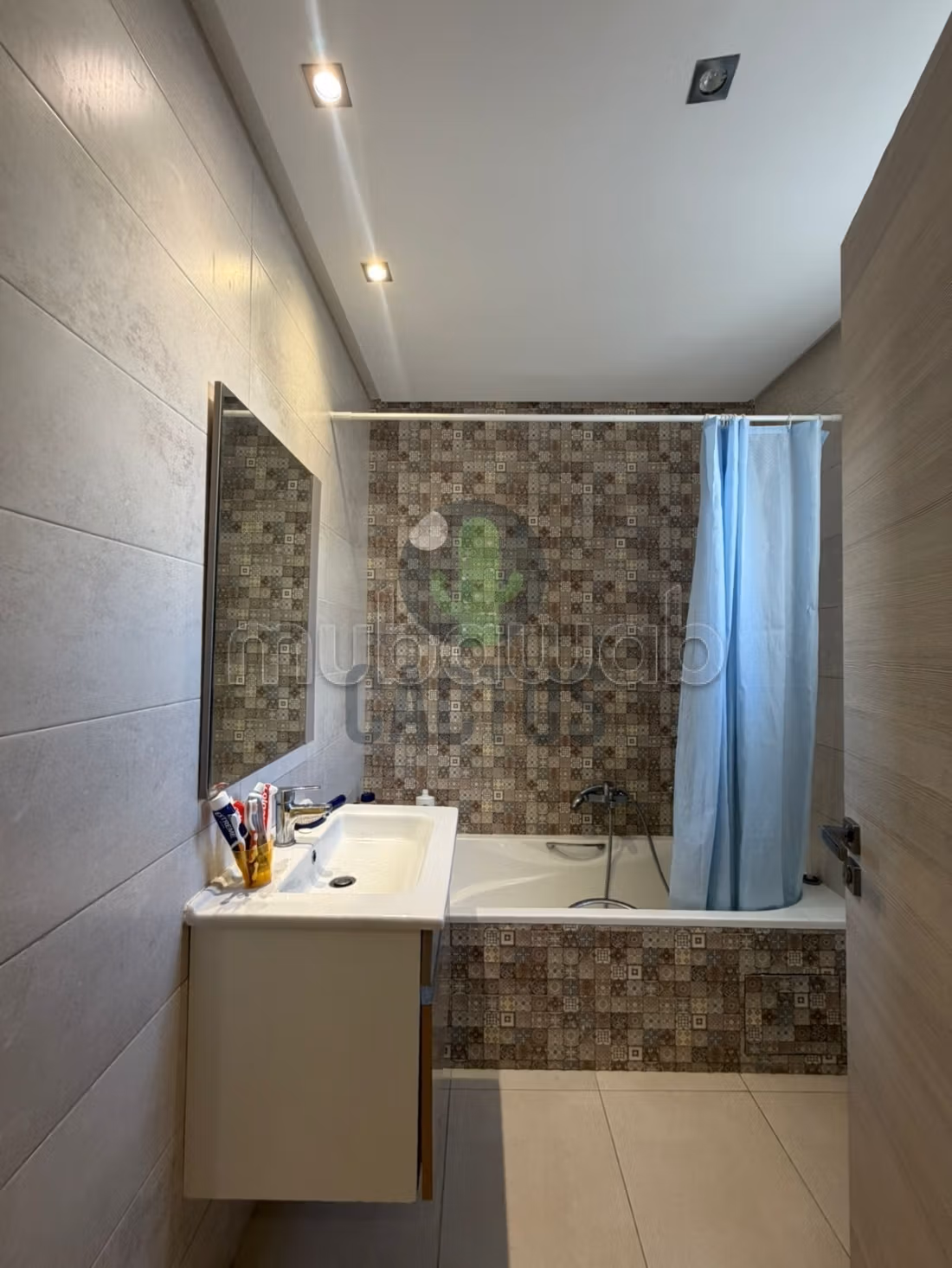Sale of a lovely apartment in Cité El Wafa. Small area 102 m². With Lift, Balcony