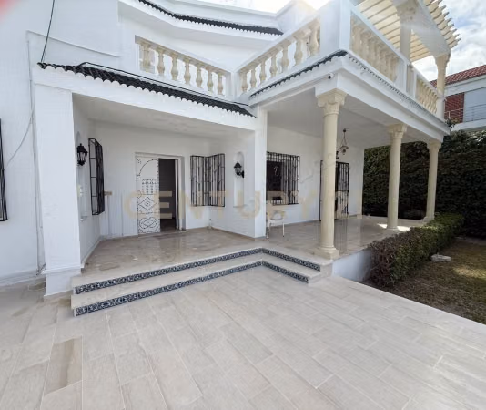 À LOUER – Villa S6 avec jardin à Gammarth