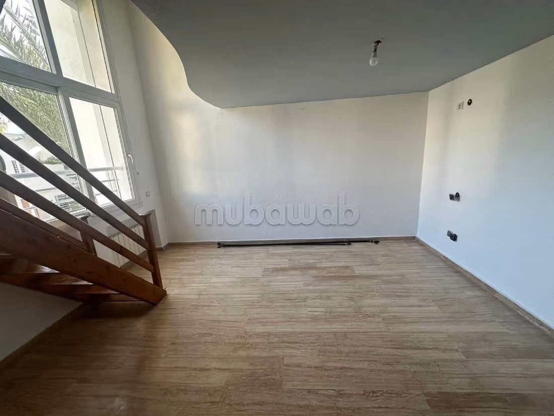 Villa de haut standing à louer à Californie.
Superficie 500 m².
Piscine