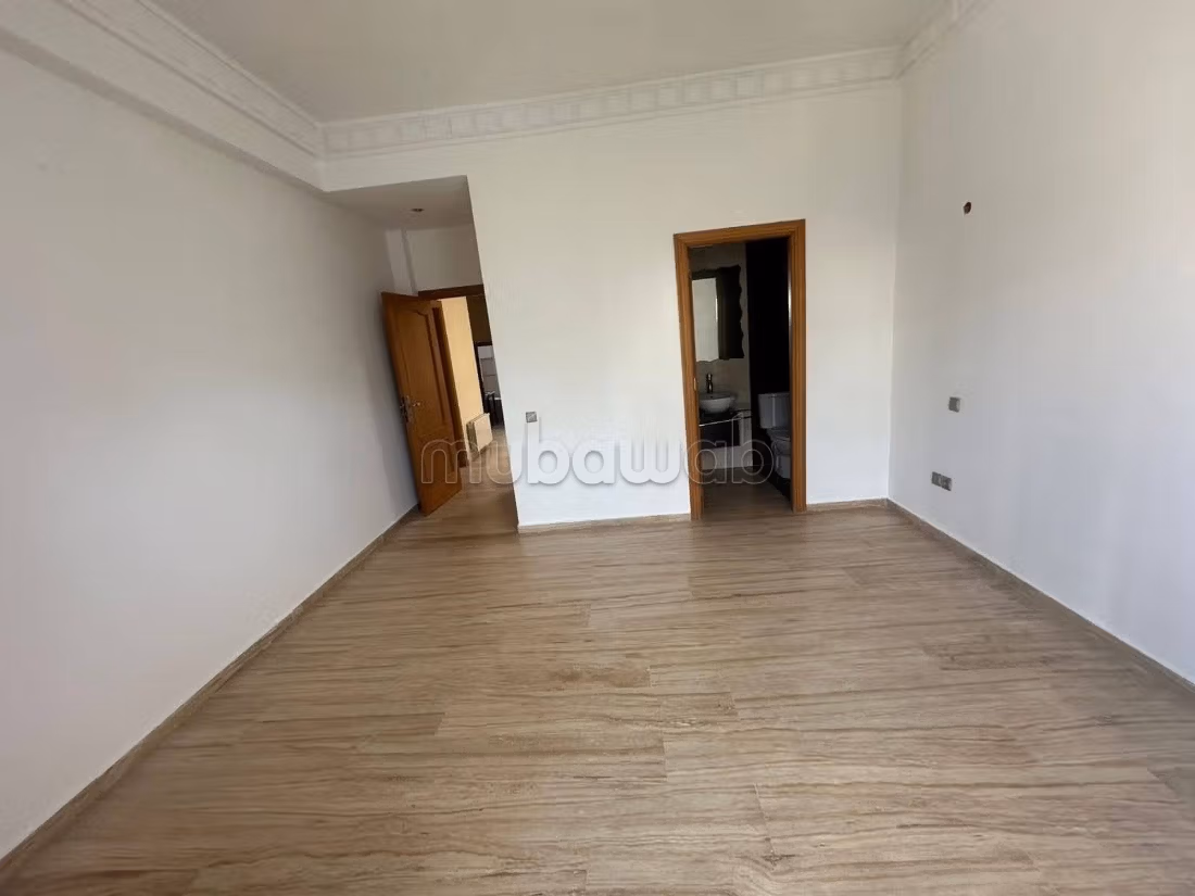 Villa de haut standing à louer à Californie.
Superficie 500 m².
Piscine