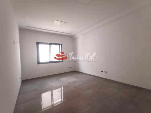 Comodo ufficio in affitto a Ain Zaghouan Nord. Superficie totale 65 m²