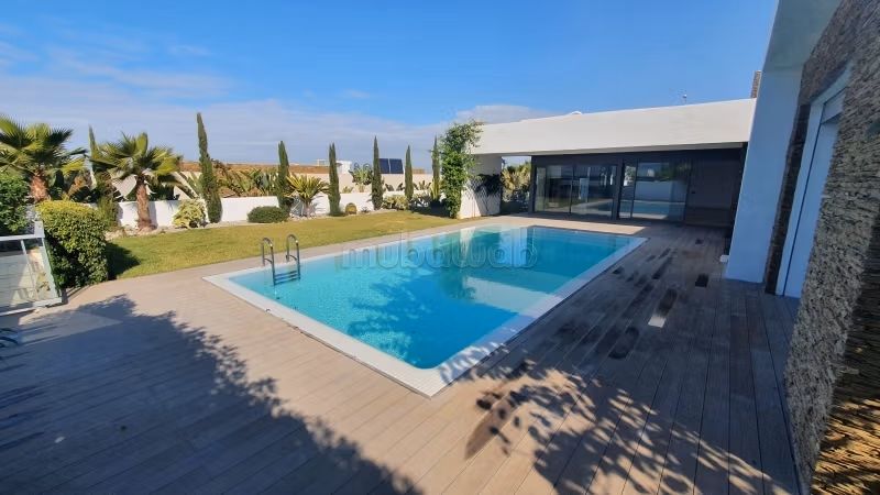 In de verhuur: villa's en luxe woningen in Ain Diab Extension. 9 Ruimtes. Gemeubileerd