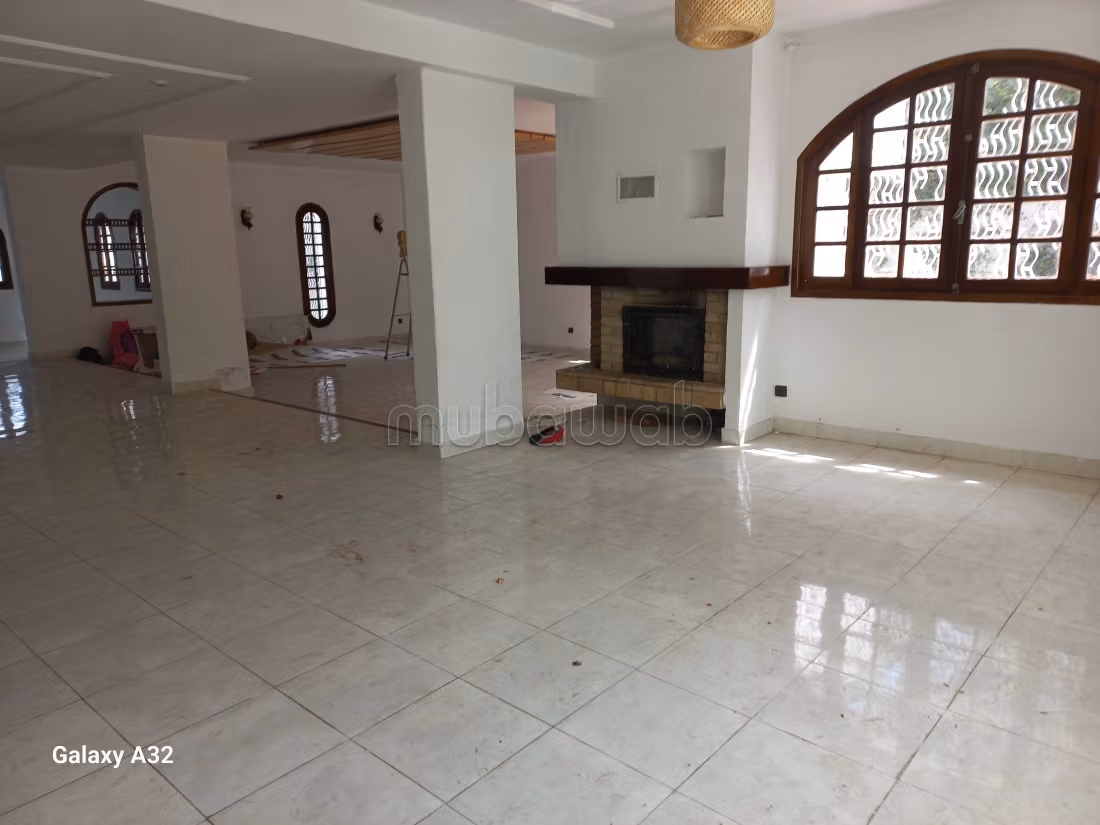 Beautiful villa for rent in El Manar El Hank. 5 rooms. Green areas, Balcony