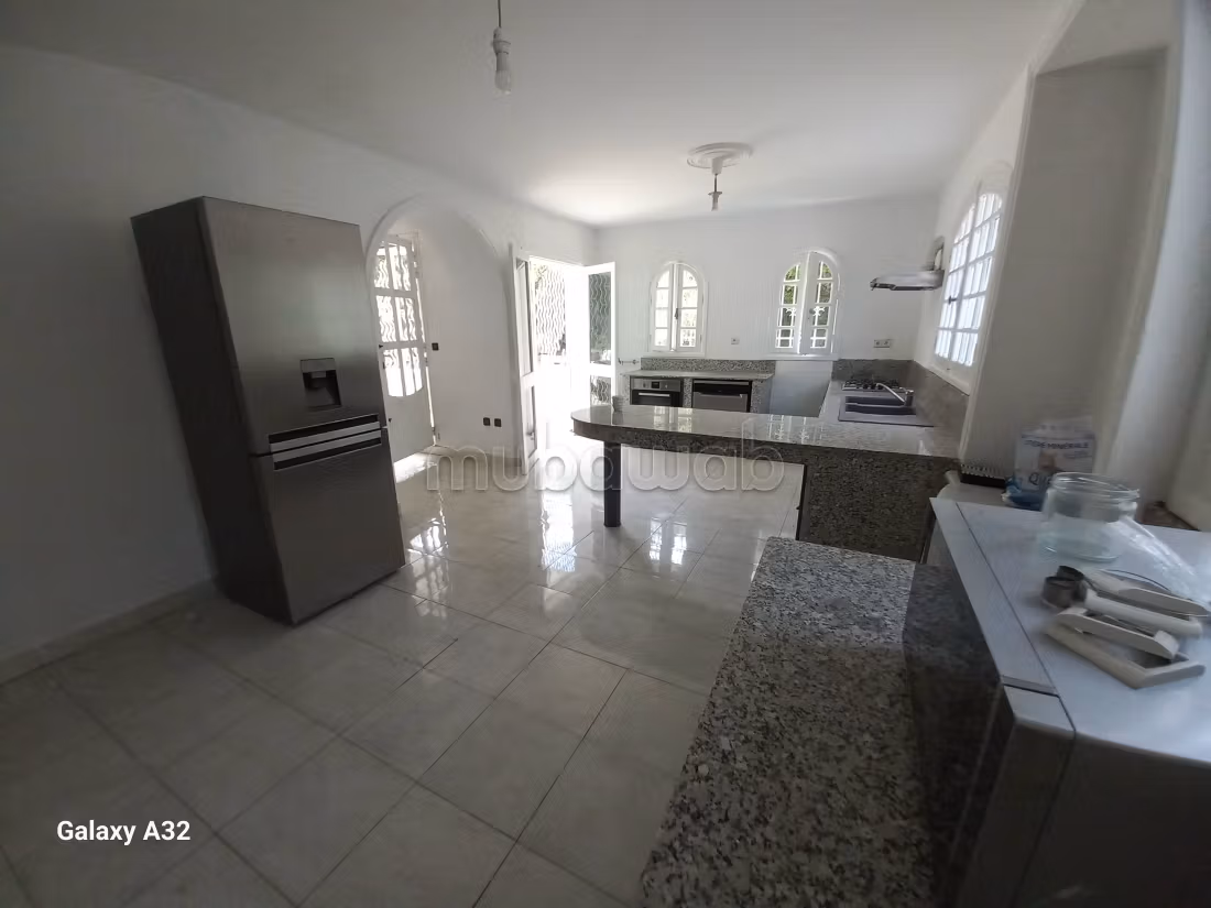 Beautiful villa for rent in El Manar El Hank. 5 rooms. Green areas, Balcony