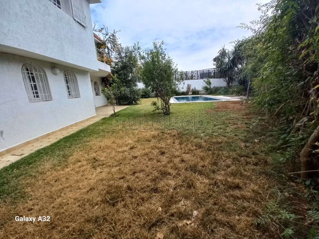 Beautiful villa for rent in El Manar El Hank. 5 rooms. Green areas, Balcony