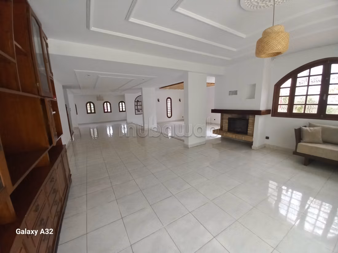 Beautiful villa for rent in El Manar El Hank. 5 rooms. Green areas, Balcony