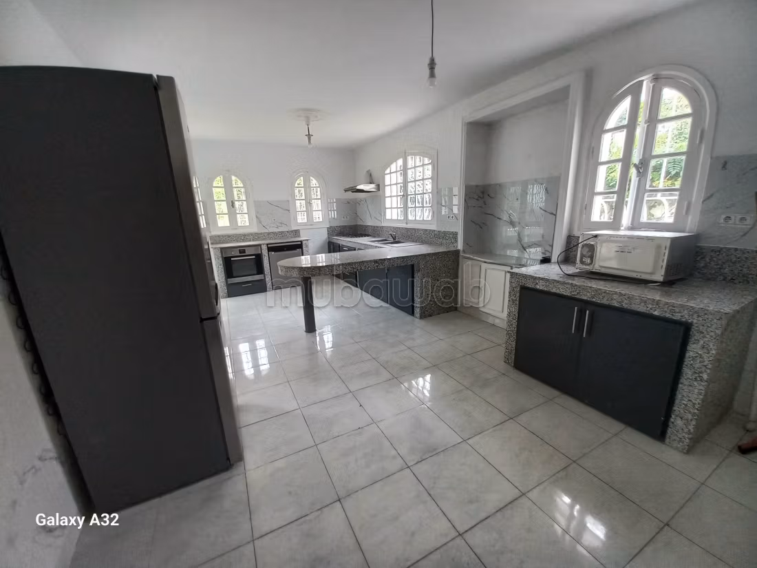 Beautiful villa for rent in El Manar El Hank. 5 rooms. Green areas, Balcony