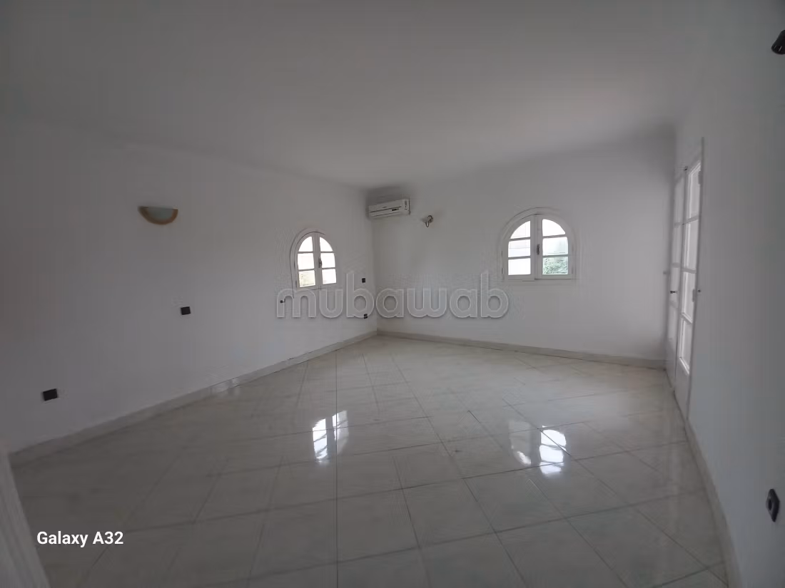 Beautiful villa for rent in El Manar El Hank. 5 rooms. Green areas, Balcony