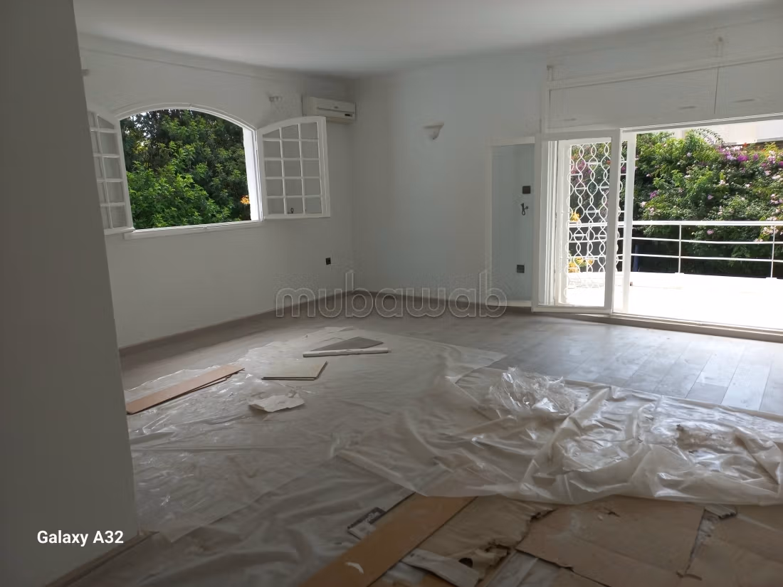 Beautiful villa for rent in El Manar El Hank. 5 rooms. Green areas, Balcony