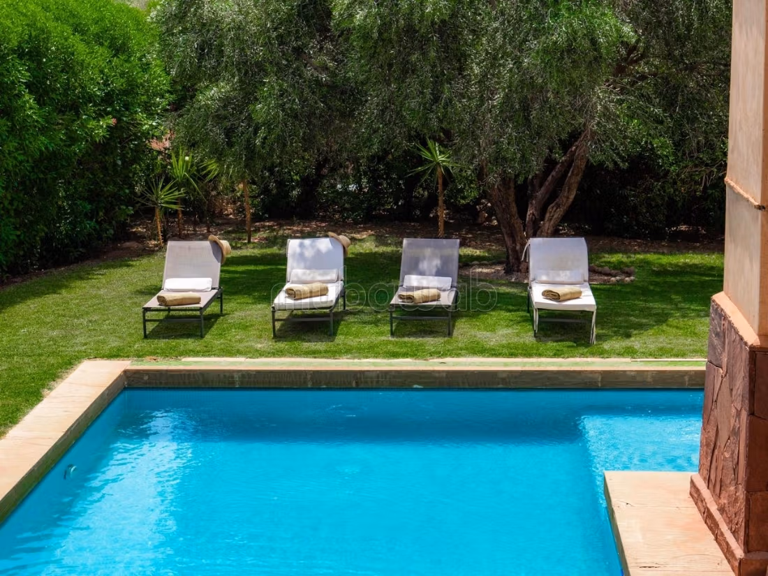 Villa's en luxe woningen kopen in Route de Fez. 5 Ruimtes. Terras en garage
