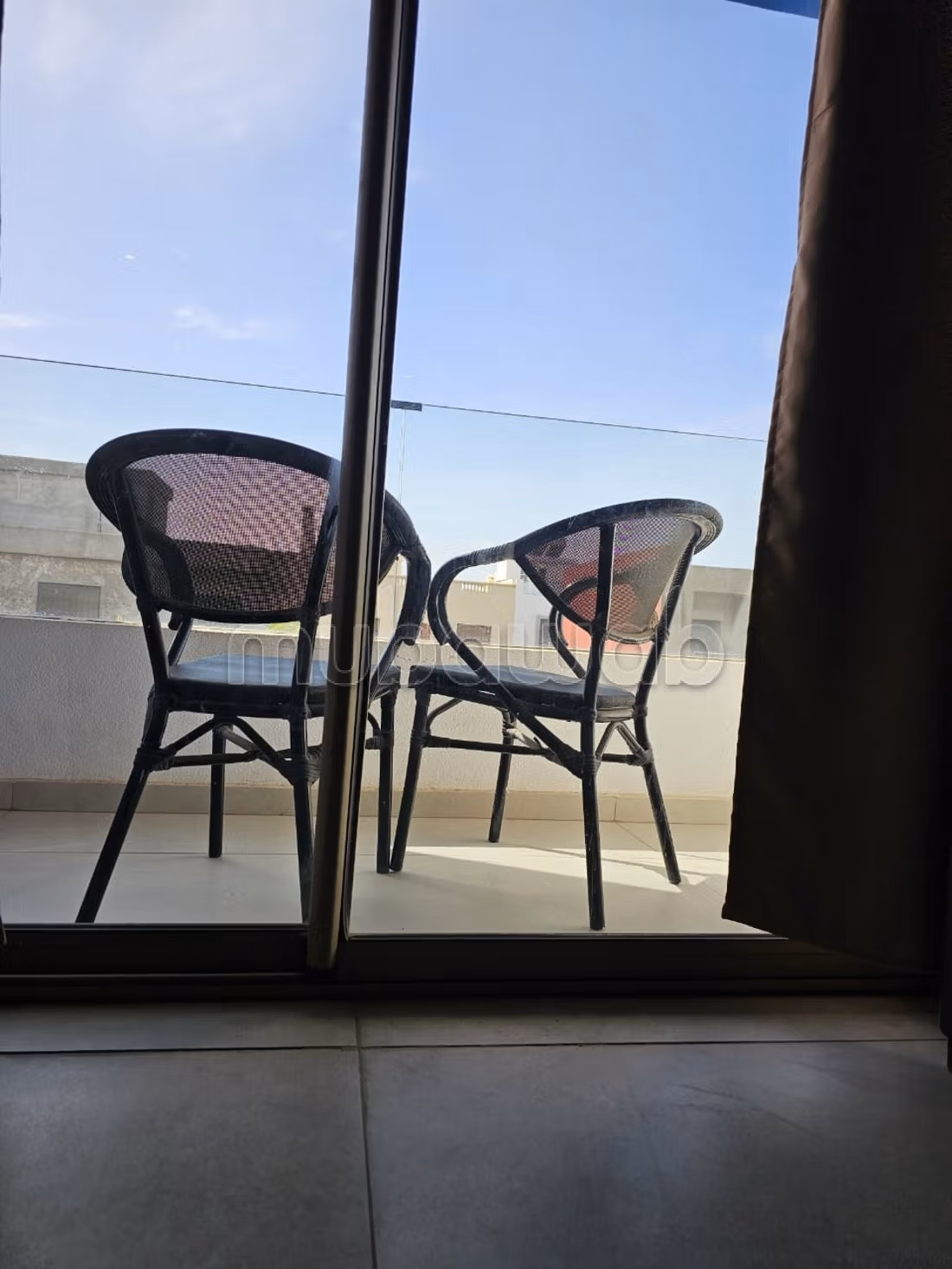 Appartement de vacances à louer à Bab Enzh. 2 chambres. Porte blindée et vue sur mer