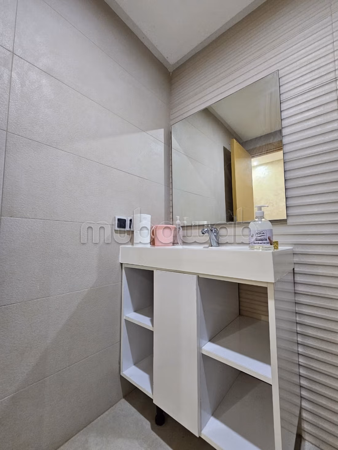 Appartement de vacances à louer à Bab Enzh. 2 chambres. Porte blindée et vue sur mer